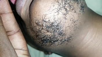 Reproduzir Lambendo a buceta sache da minha namorada africana molhada com lábios lindos até que ela gozou.