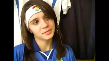 Oynat Arjantin ve İtalya futbol formalarından kızlar soyunma odasında iyi vakit geçiriyor