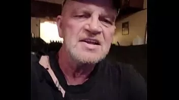 Reproduzir Brincando com meu pau na sua cara. sem gozar