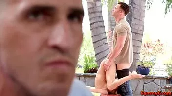 play Mackenzie Mace, de stiefdochter van Mike Avery's vrouw, is niet alleen superheet, maar ook een extreme exhibitionist! kijk wat er gebeurt als Mike's maatje Seth Gamble op bezoek komt!