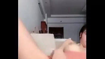 تشغيل شقيقة تظهر وجهها قبالة | مباشر على مكالمة فيديو