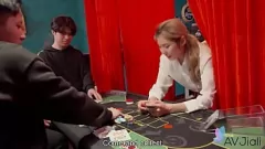 play 性感的台湾宝贝在亲密接触中与她的情人变得疯狂