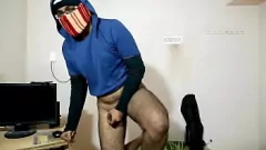 Play Trevidu's Mobile Porn Watching Adventure