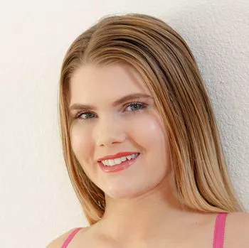 قناة Brooke Karter
