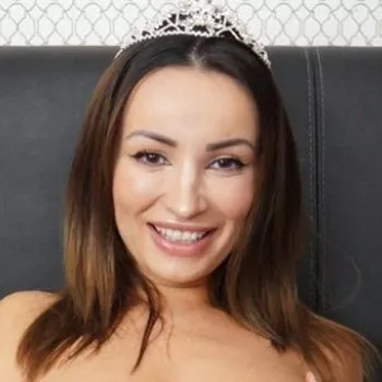 अभिनेता Alyssia Kent