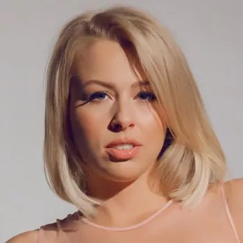 अभिनेता Zoey Monroe