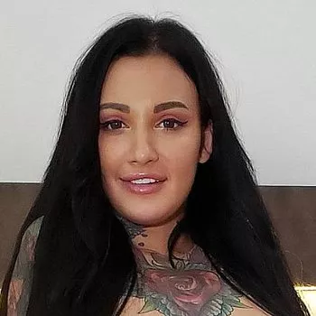 Gwiazda porno Adel Asanty