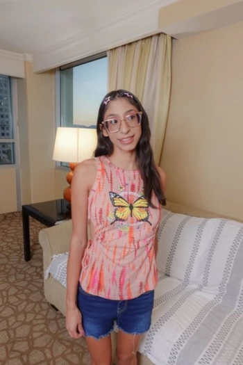 अभिनेता Sona Bella